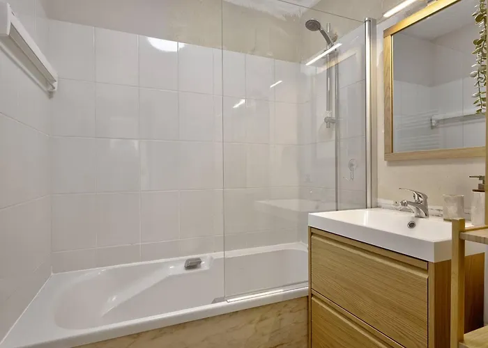 Arcachon: T2 Residentiel Pres Plage, 2 Balcons - Fr-1-433-137