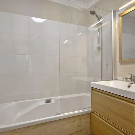 Arcachon: T2 Résidentiel Près Plage, 2 Balcons - Fr-1-433-137